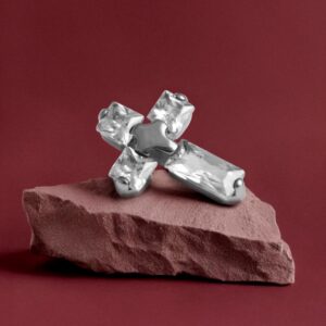 Cruz con circonita y centro de titanio