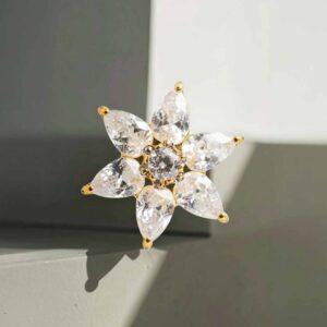 Flor 6 pétalos y centro (oro pvd)